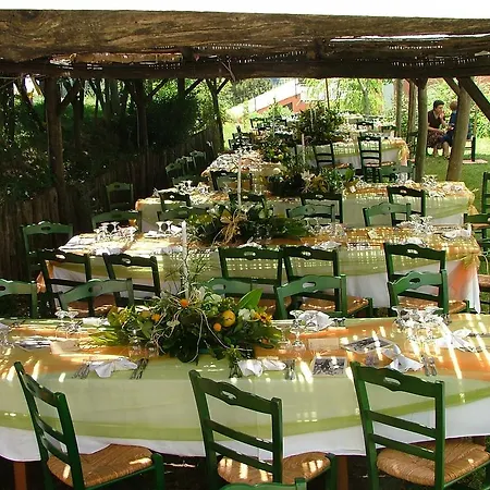 アグリトゥーリズモ ラ ジネストラ ファームステイ ヴィーコ・エクエンセ